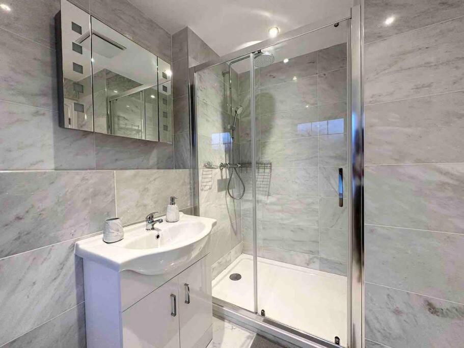 Serene Home Ideally Connected To Central London Bromley Extérieur photo
