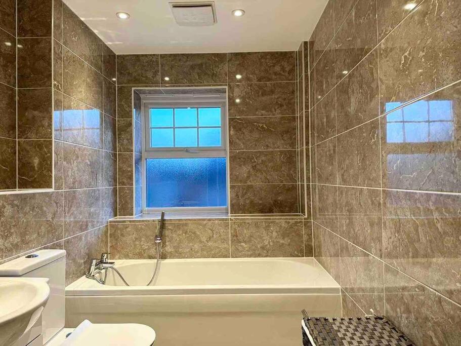 Serene Home Ideally Connected To Central London Bromley Extérieur photo